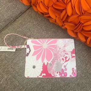 ❣️🆕Chico’s Breast Cancer Awareness Floral Printed Wristlet❣️